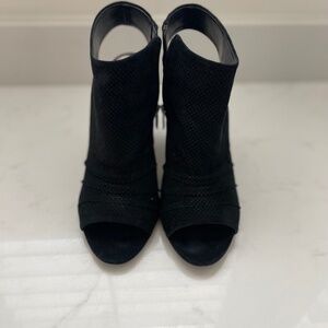 Vince Camuto Kentvi- Black Suede